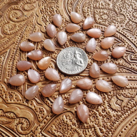 8x12mm Peach Moonstone Pear Cab (1 pc)